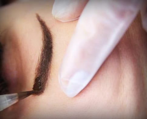 Semi permanent makeup